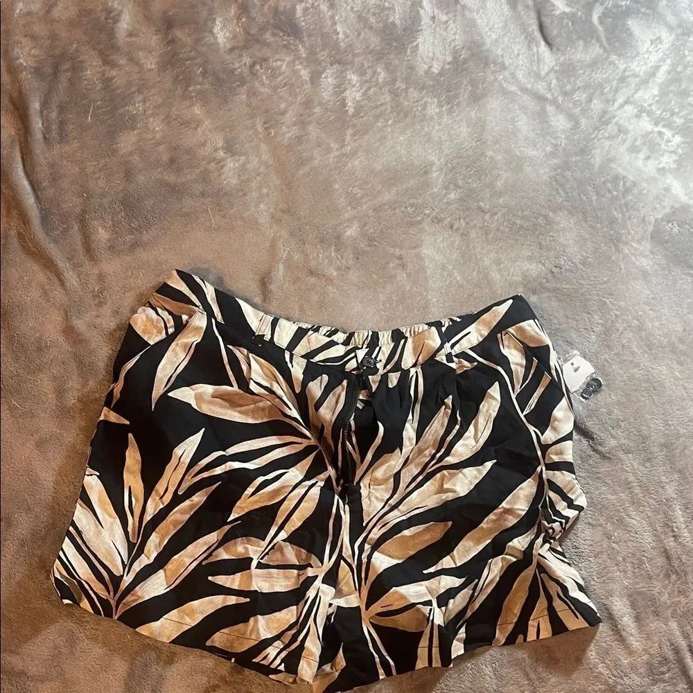 Stylish Black and Cream Women's Shorts NWT size XXL time and tru